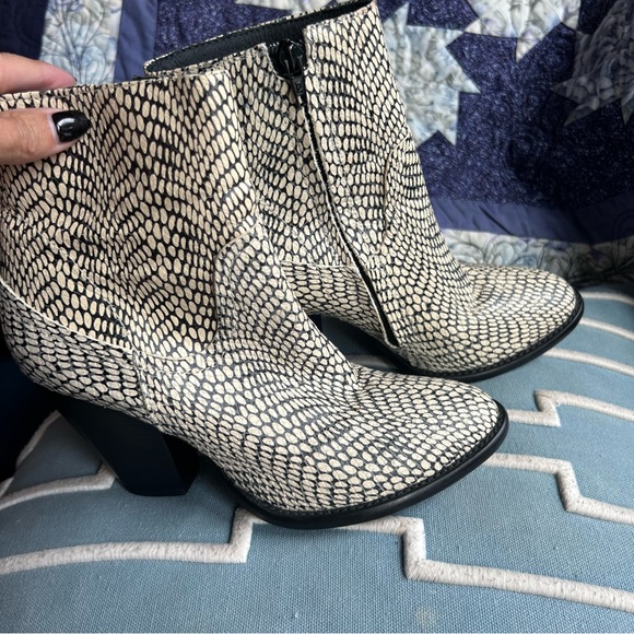 Matisse gorgeous leather python white & black snake boots 7.5 - Picture 10 of 10